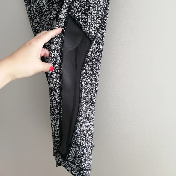 Lululemon Sole Training Mesh 22" Crop Leggings Black White Floral w Pockets 8 - Picture 7 of 14